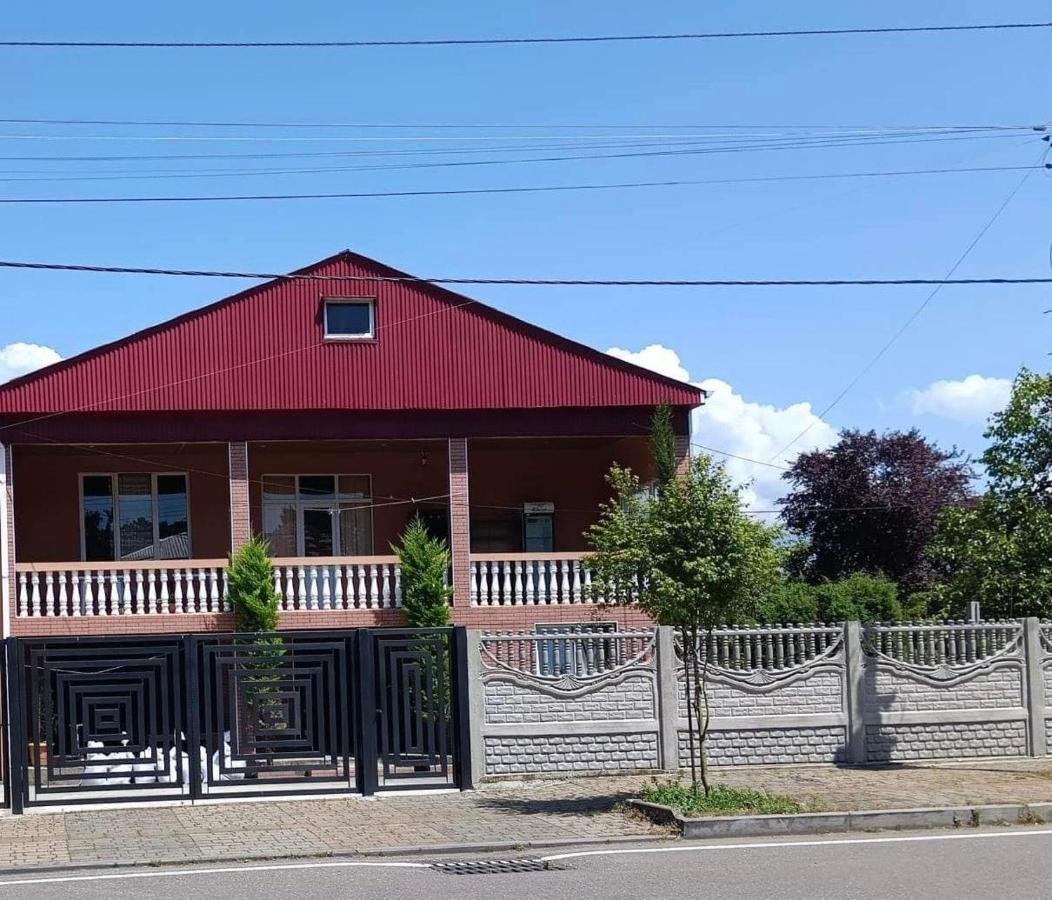 Natia Guest House Kobuleti ภายนอก รูปภาพ